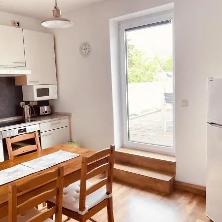 Ruhig, Modern & Naehe Altstadt! Apartman