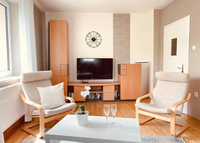 Ruhig, Modern & Naehe Altstadt!