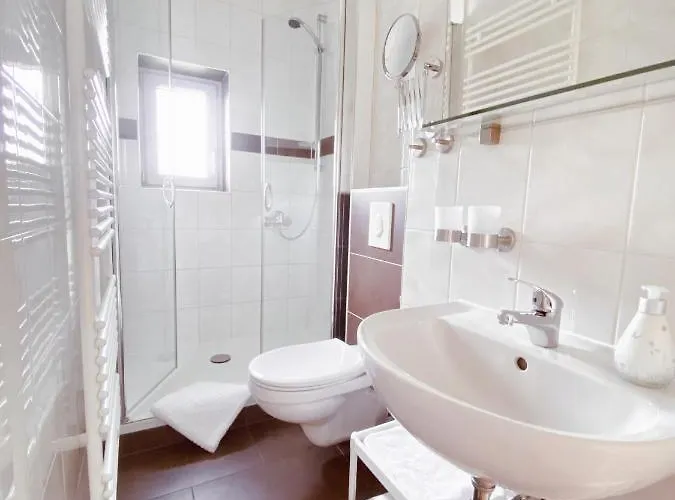 Ruhig, Modern & Naehe Altstadt!