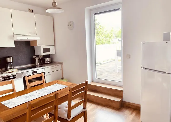 Ruhig, Modern & Naehe Altstadt! Apartman